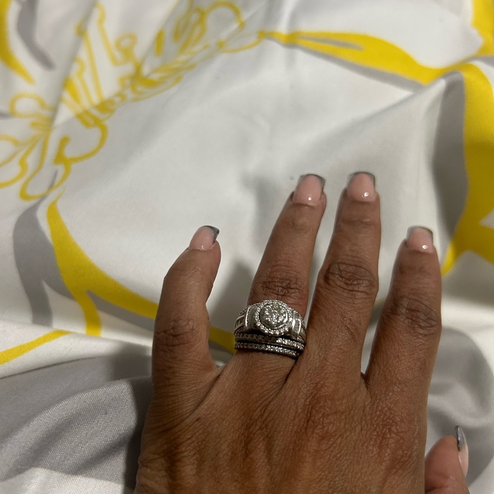 Elegant Silver Women's Ring - Picture 4 of 6